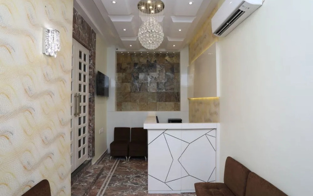 OYO 15617 Abi's Inn