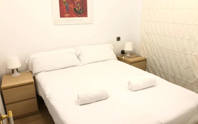 NEW! Apartment in Sarria near Metro