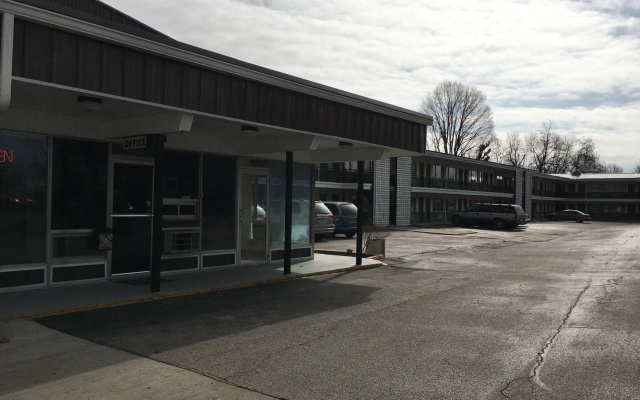 University Lodge Motel