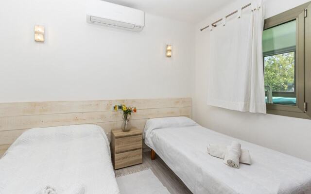 Apartment - 2 Bedrooms with Pool and WiFi - 107876