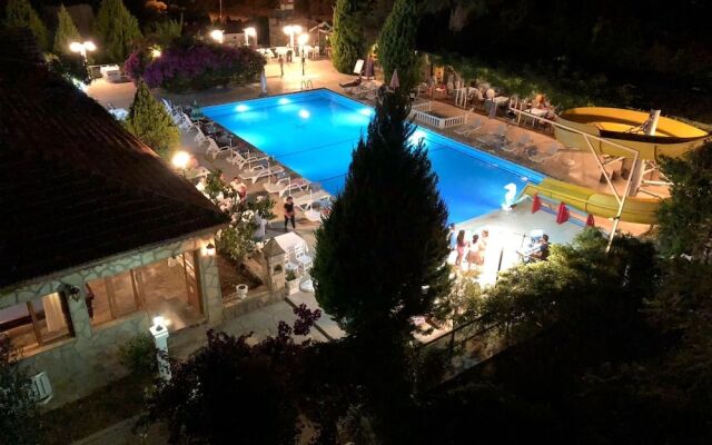 Silver Pine Hotel