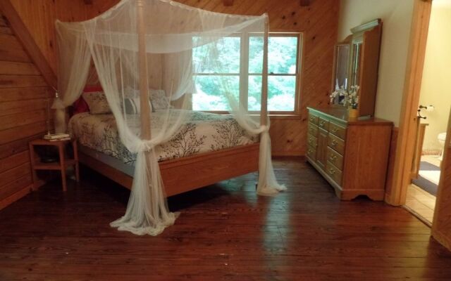 Creekside Paradise Bed and Breakfast