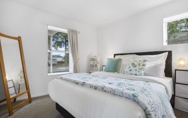 Bright 3-Bedroom Unit - WiFi & Parking