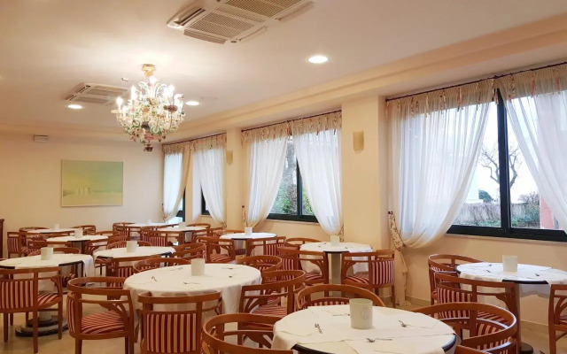 Hotel Sabra