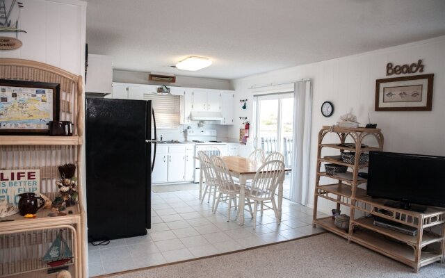 Native Sun 2 Bedroom Cottage by RedAwning