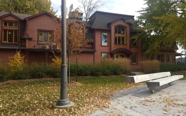 Cozy 1-Bedroom Suite #17 by Amazing Property Rentals