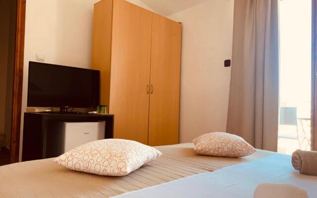 Room in Guest Room - Linc Rooms & Apartments