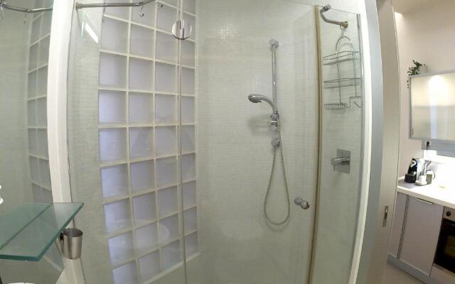 4AC Apartment