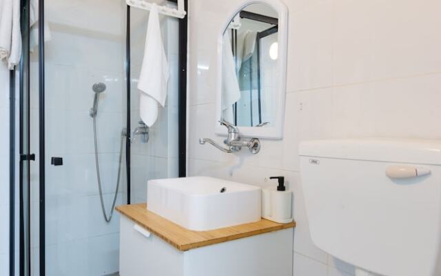 Stunning Chic 2 BR Ibn Gvirol St