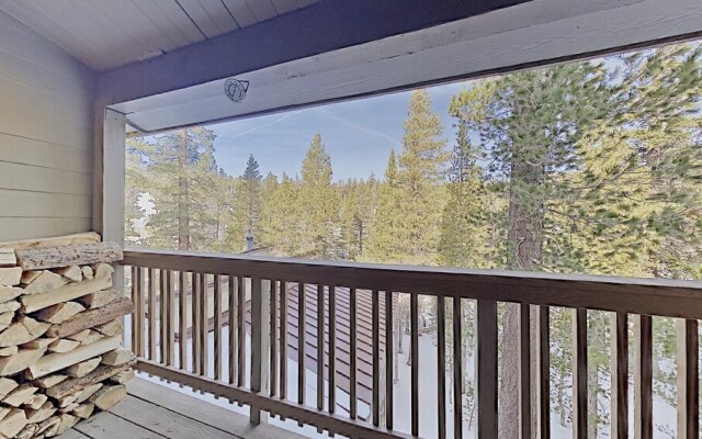 Spacious 2 Bedroom Condo with Loft! Stargazing, Quiet Neighborhood! by RedAwning