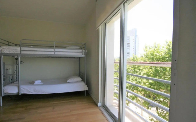 Modern Apartment in Luxurious Condominium