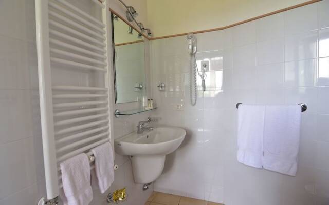 Clifton Villa Hotel