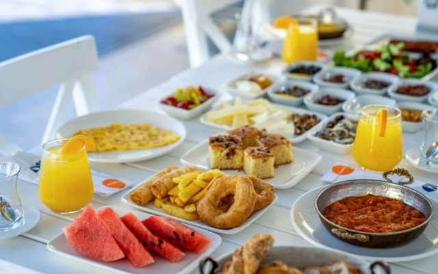 Uras Beach Hotel