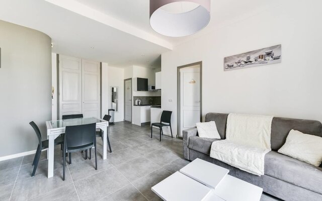 Beautiful Modern Apartment for 4 People in Cannes!
