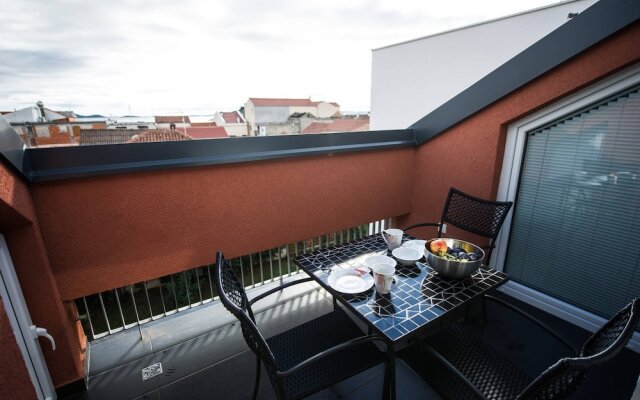 No5 Sea View Attic Studio