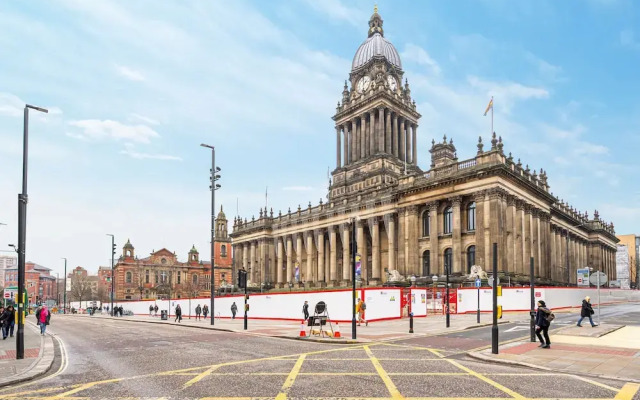 Waterside Flat in Central Leeds