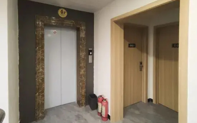 Mengzhou Longfeng Hotel