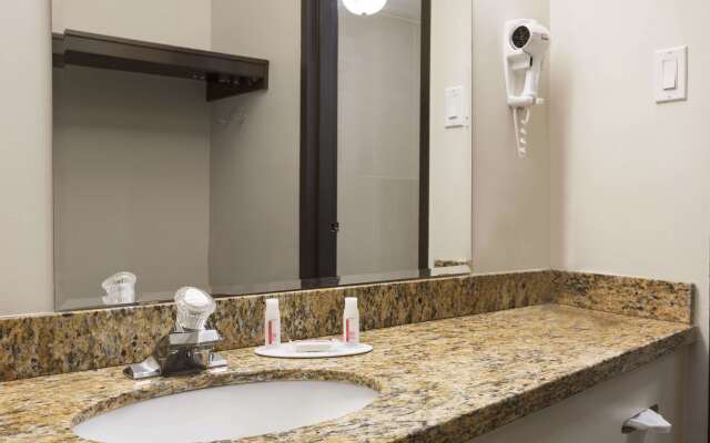 Days Inn & Conference Centre by Wyndham Montreal Airport