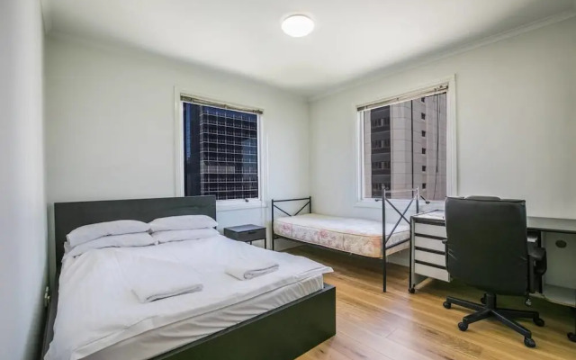 3 Bedrooms 2 Car Parks Carlton Garden Opposite