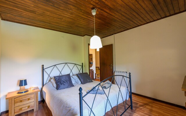 T4 House With Outdoor Pool and Wonderful Views