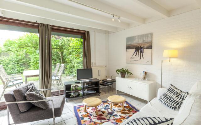Lovely holiday home in Wolphaartsdijk close to the lake
