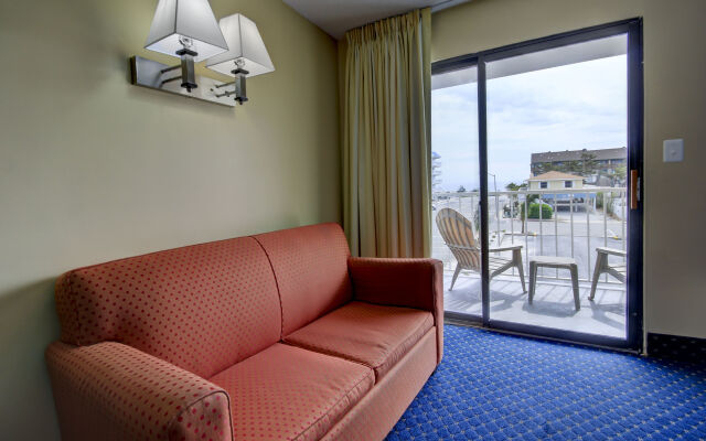 Coastal Palms Inn & Suites