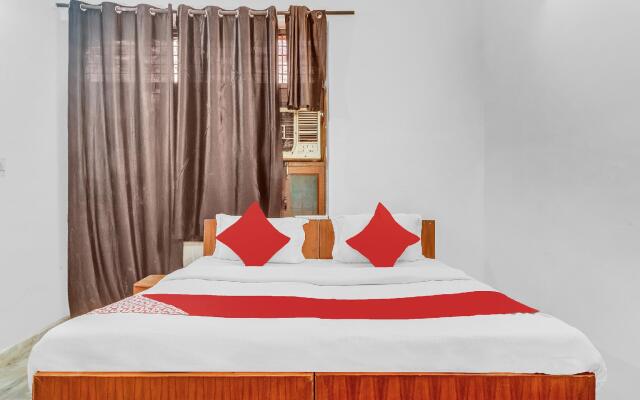 OYO Flagship 87309 Hotel Blue Moon