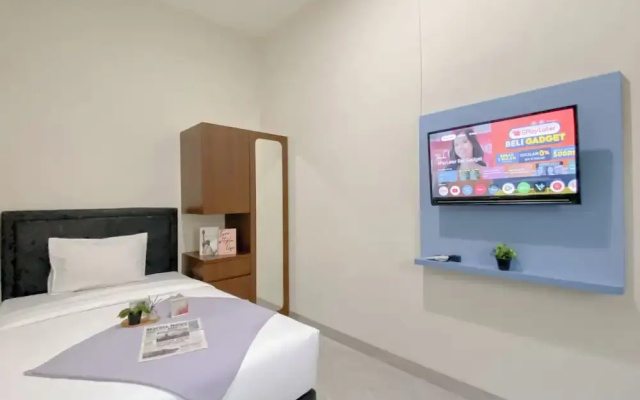 Neat And Comfy Studio (No Kitchen) At Celebrity Mansion