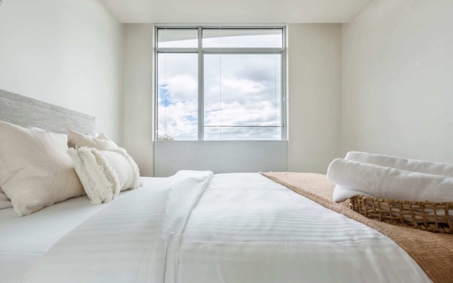 Stunning View 2-bed in Port Melbourne w/ Parking – Guest Rooms – Melbourne