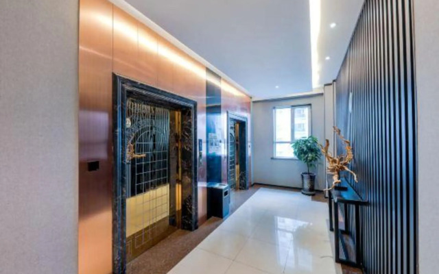 Baishichang Longquan Hotel (Urumqi International Grand Bazamin Street)