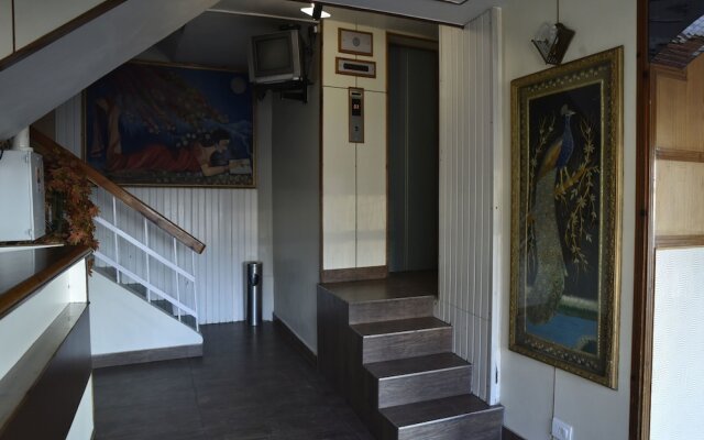 Itsy Hotels Crystal Palace Shimla With Valley View