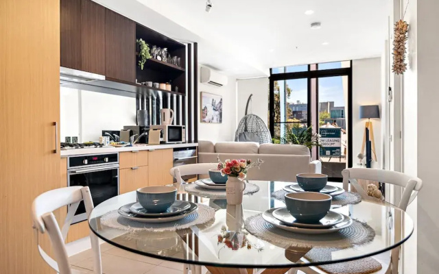 Modern 2-bedroom Retreat Minutes From St Kilda