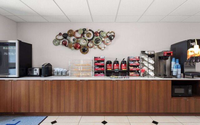 Microtel Inn & Suites Panama C