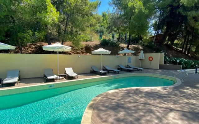 Greek Pride Cronwell Rahoni