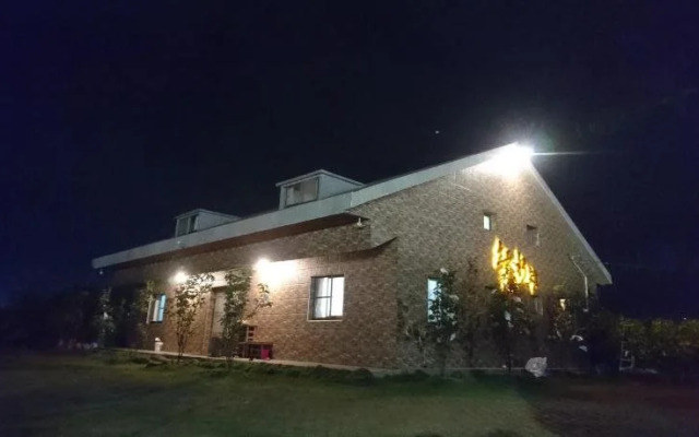 Red Crown Jacana B&B