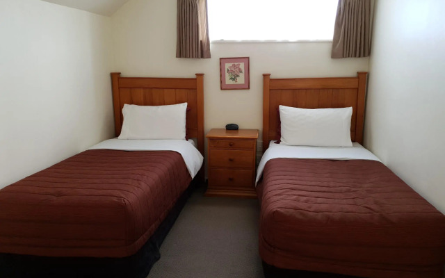 Rosewood Court Motel