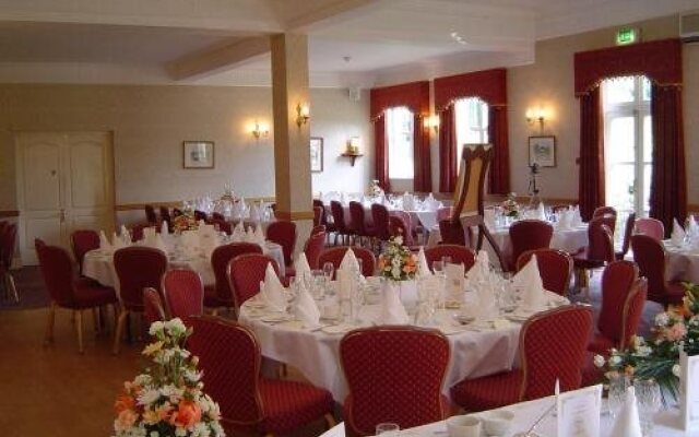 The Glen Yr Afon House Hotel
