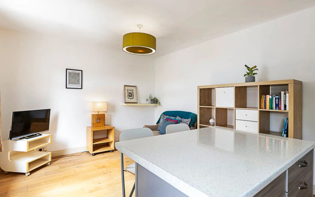A Tranquil One-bedroom Flat Near Brockwell Park