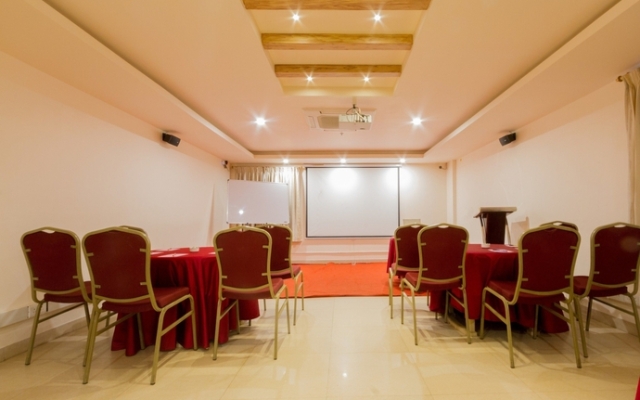 FabHotel Prime Royal Castle