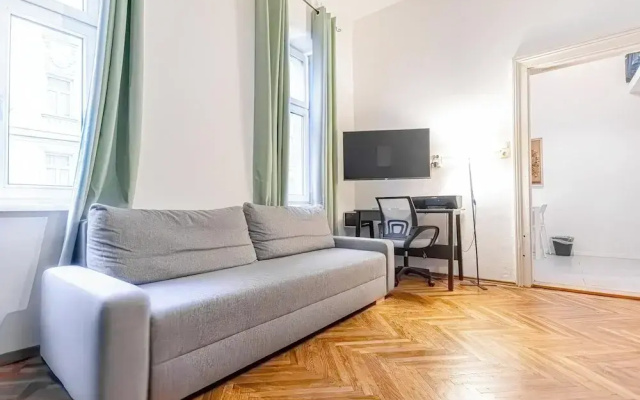 Elegant 1BR Apt Steps from Praterstern