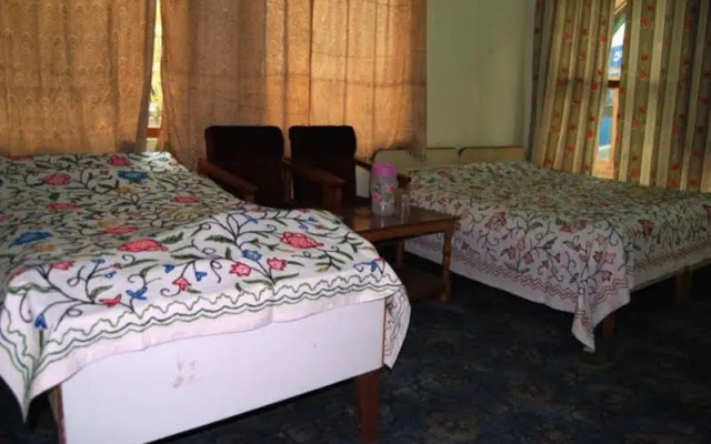 Aar Kay Hotel
