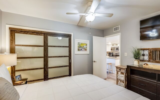 Holiday Surf & Racquet 402 2 Bedroom Condo by RedAwning