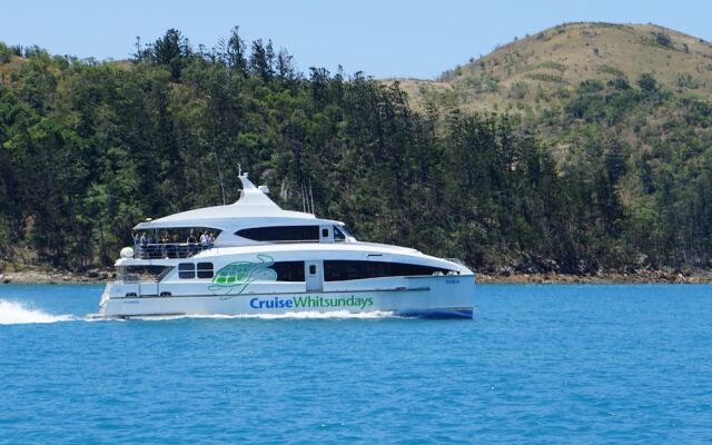 Airlie Seaview Apartments