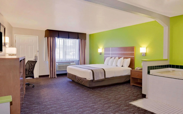 Days Inn & Suites by Wyndham Arcata