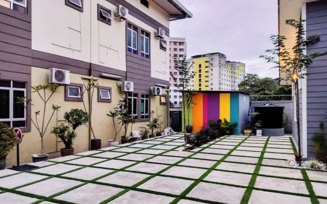 Great 5BR Garden Inn by uBook