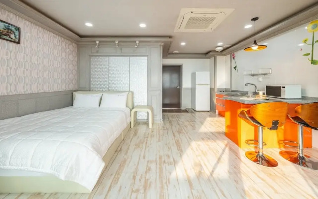Geoje Marine Castle Spa Pension