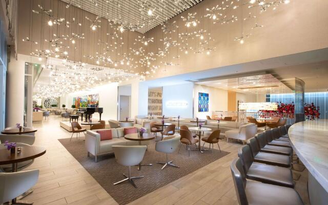 HALL Arts Hotel Dallas, Curio Collection by Hilton