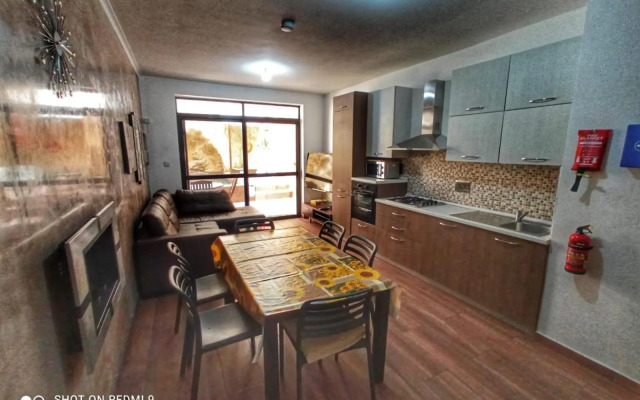 Town House with Private Pool in Village Centre