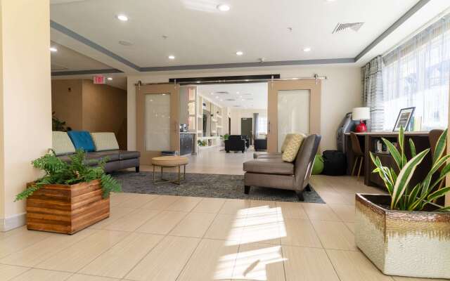 Gateway Hotel & Suites, Ascend Hotel Collection