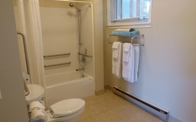 Oasis by the Bay Vacation Suites